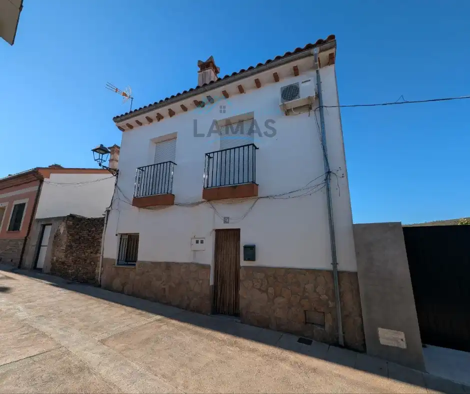Außenansicht von Haus zum Verkauf in Serrejón, Cáceres
