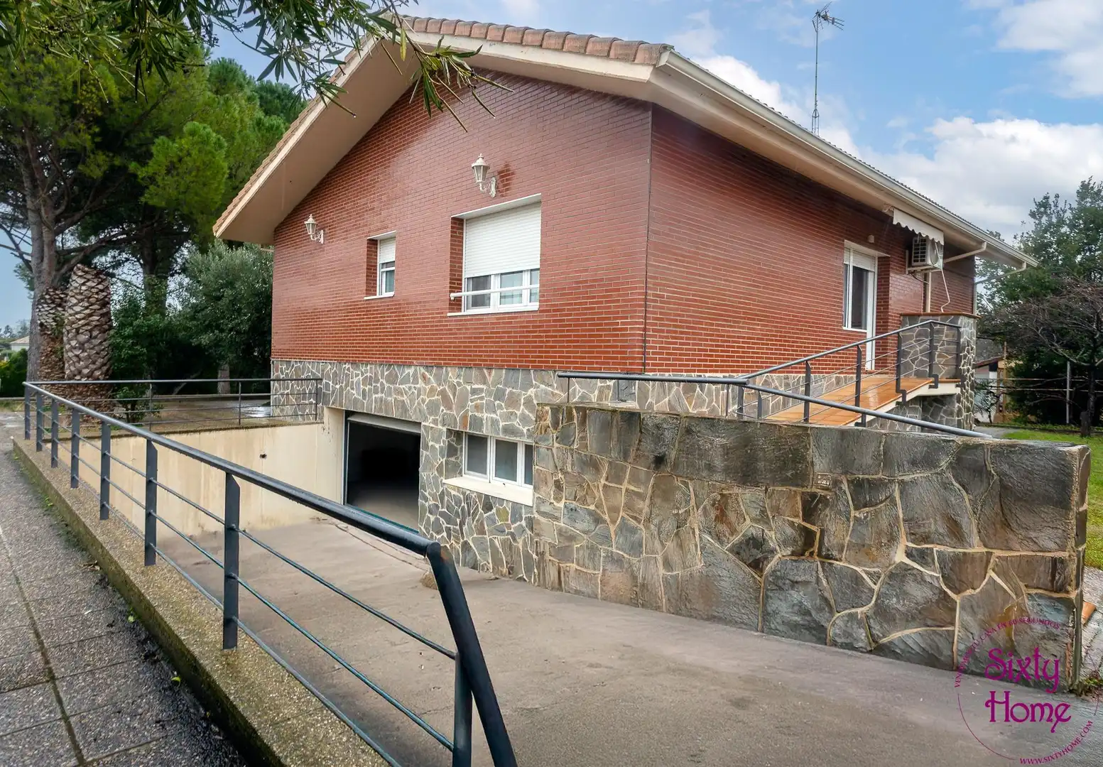 Exterior view of Houses for sale in Zaragoza  with Heating, Private garden and Terrace