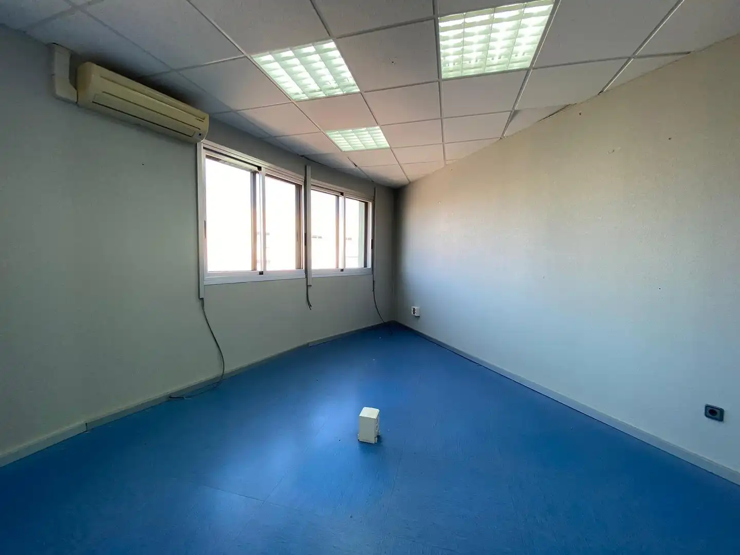 Nave industrial en venta en Torres de la Alameda