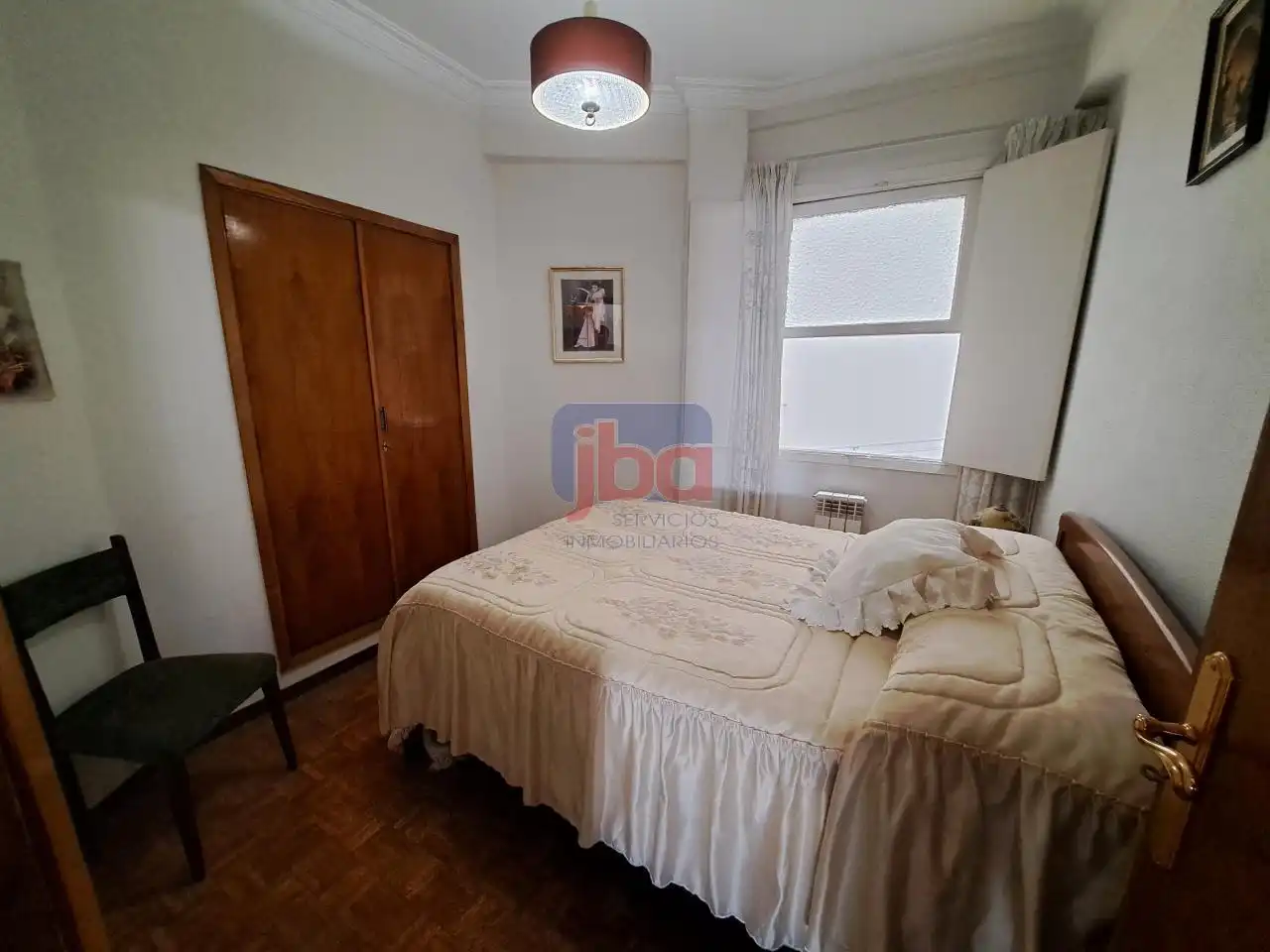 Dormitori de Pis en venda en Ourense Capital  amb Calefacció, Parquet i Terrassa