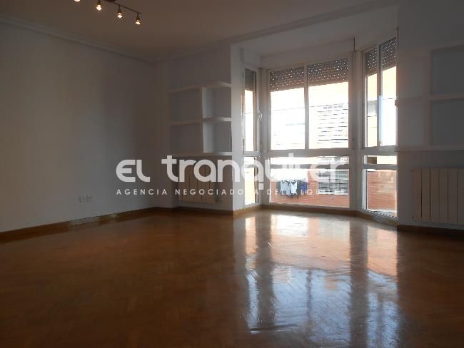 Piso de alquiler en Calle Avenida de los Fueros, San Fermín