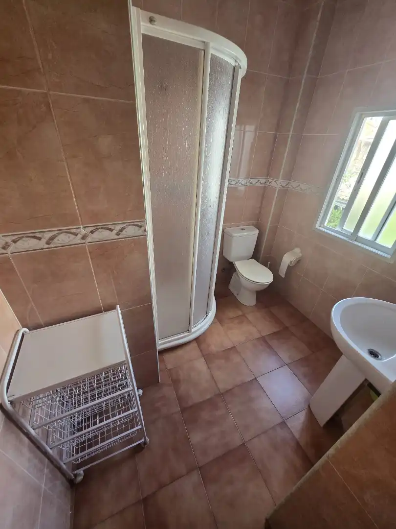 Bany de Apartament de lloguer en Úbeda amb Aire condicionat, Moblat i Rentadora