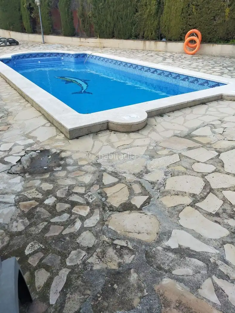 Adosado con piscina en venta en Carrer Islàndia 21
