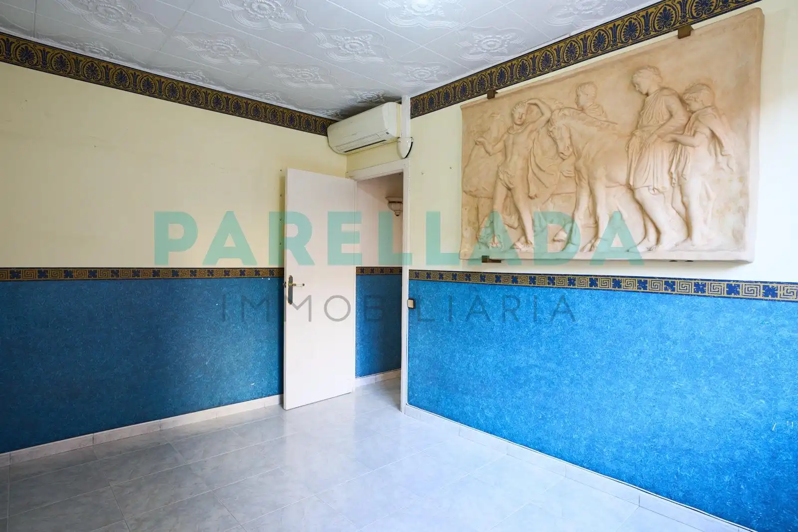 Flat for sale in Badalona  with Air Conditioner and Balcony