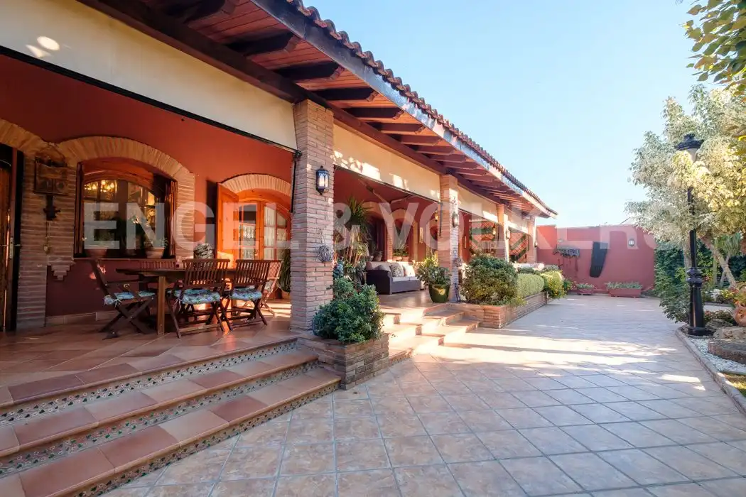 Vista exterior de Casa o xalet en venda en Balaguer amb Jardí privat, Parquet i Piscina