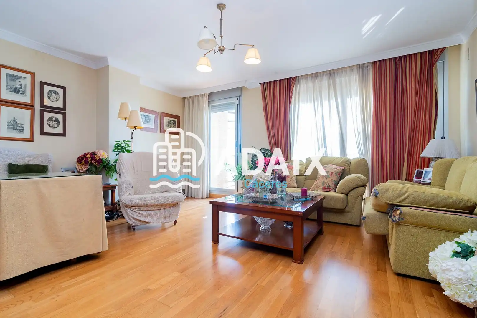 Sala de estar de Ático en venta en Cáceres con Aire acondicionado, Calefacción y Terraza