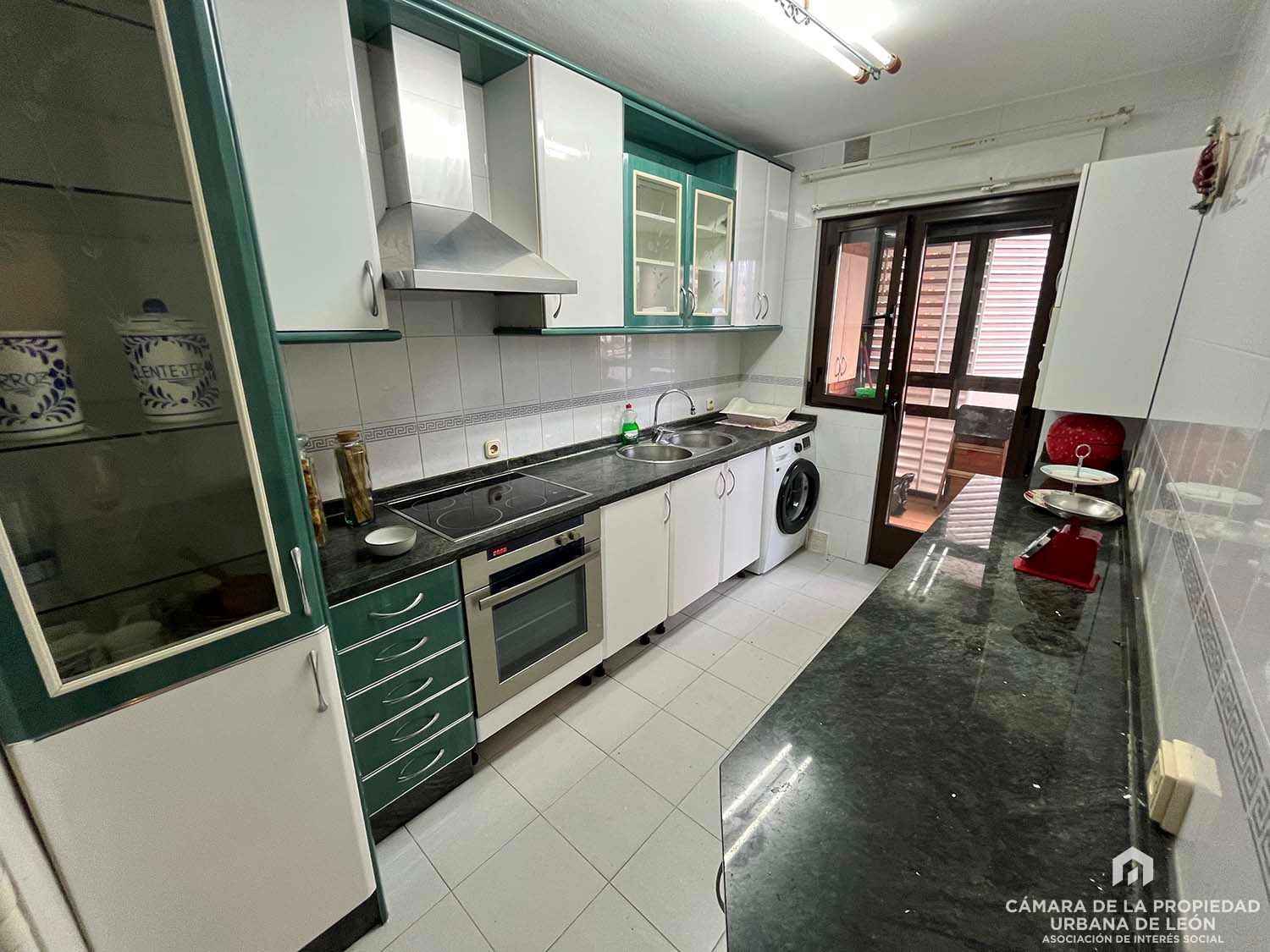Kitchen of Flat to rent in León Capital   with Heating and Furnished