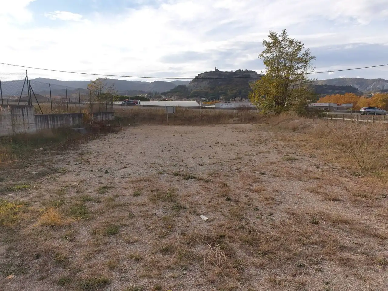 Industrial land for sale in Tona