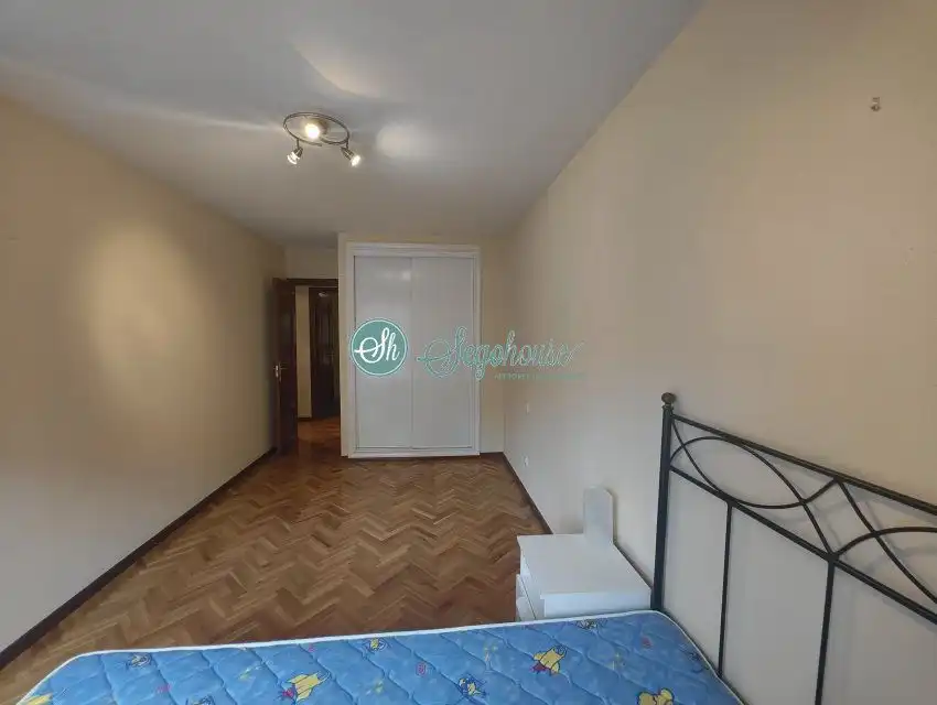 Bedroom of Flat for rent in Segovia  with Heating, Parquet flooring and Terrace