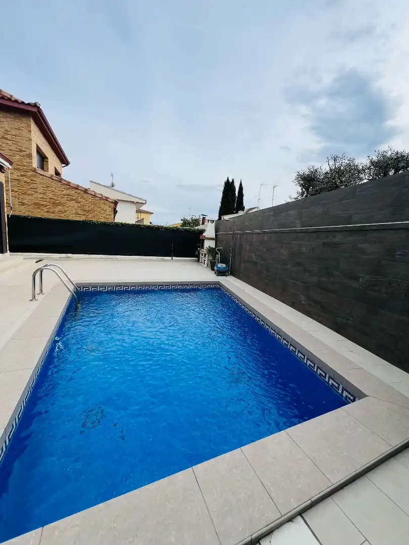 Piscina de Casa o xalet en venda en Pineda de Mar amb Aire condicionat, Calefacció i Jardí privat