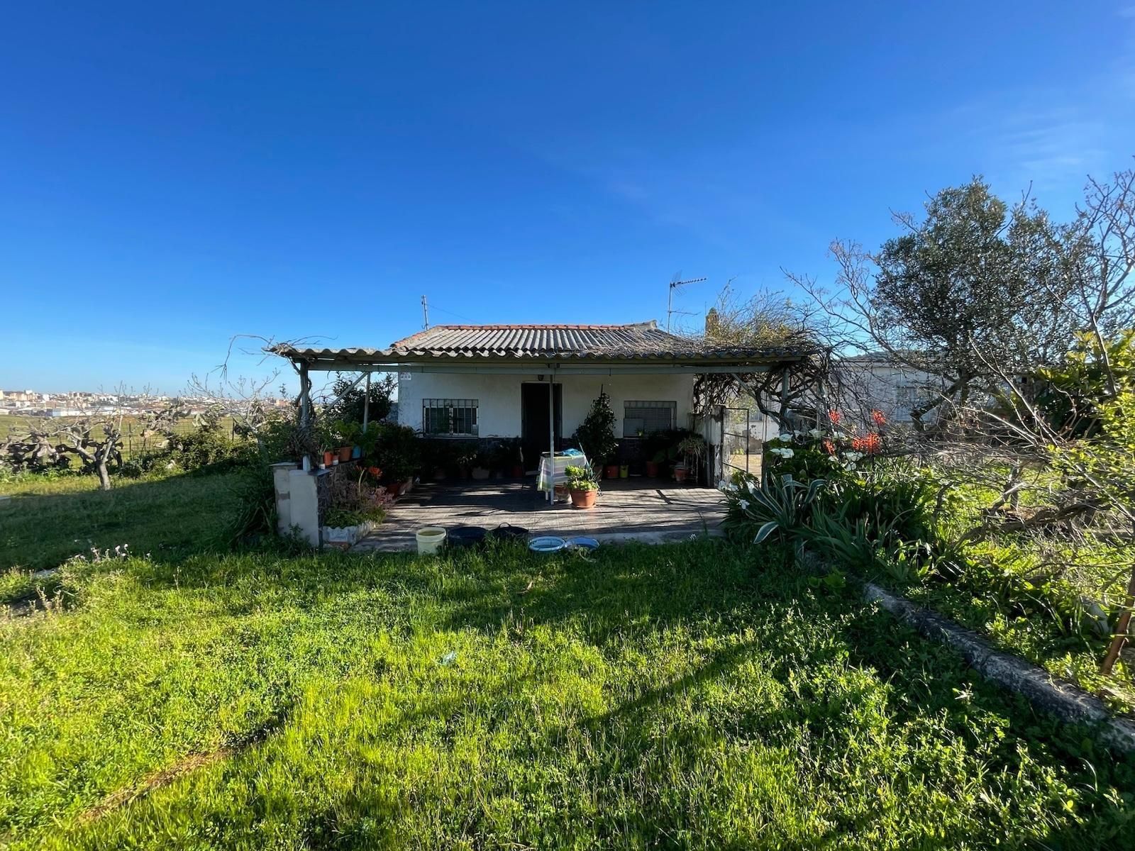 Vista exterior de Casa o xalet en venda en Cáceres Capital amb Aire condicionat, Jardí privat i Terrassa