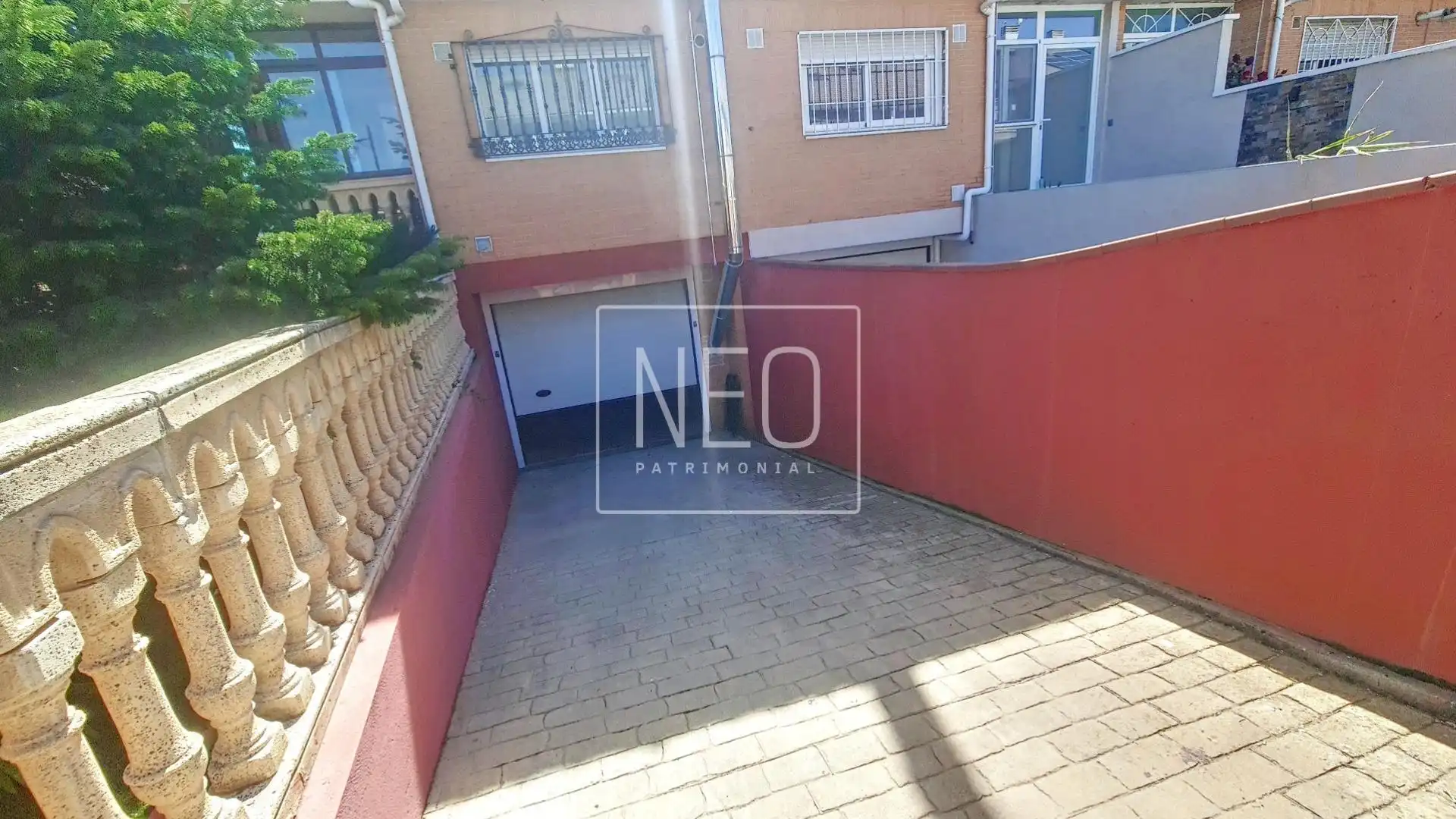Parking de Casa adosada en venta en Parla con Aire acondicionado, Calefacción y Balcón