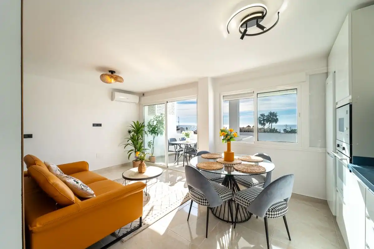 Sala d'estar de Pis en venda en Mijas amb Aire condicionat, Calefacció i Jardí privat