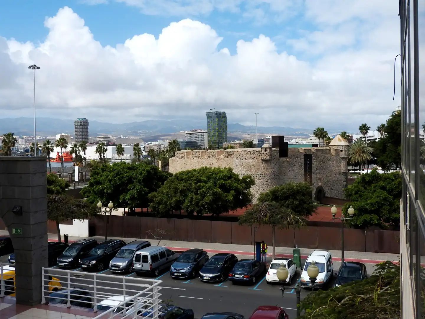 Vista exterior de Oficina en venda en Las Palmas de Gran Canaria amb Aire condicionat i Traster