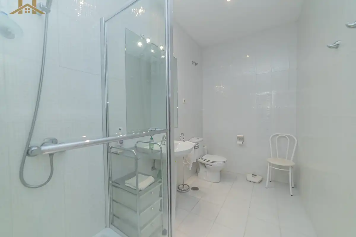 Badezimmer von Haus oder Chalet zum Verkauf in Torrelodones mit Heizung, Privatgarten und Terrasse