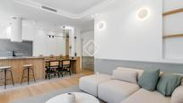 Sala d'estar de Pis en venda en  Madrid Capital amb Aire condicionat, Terrassa i Moblat