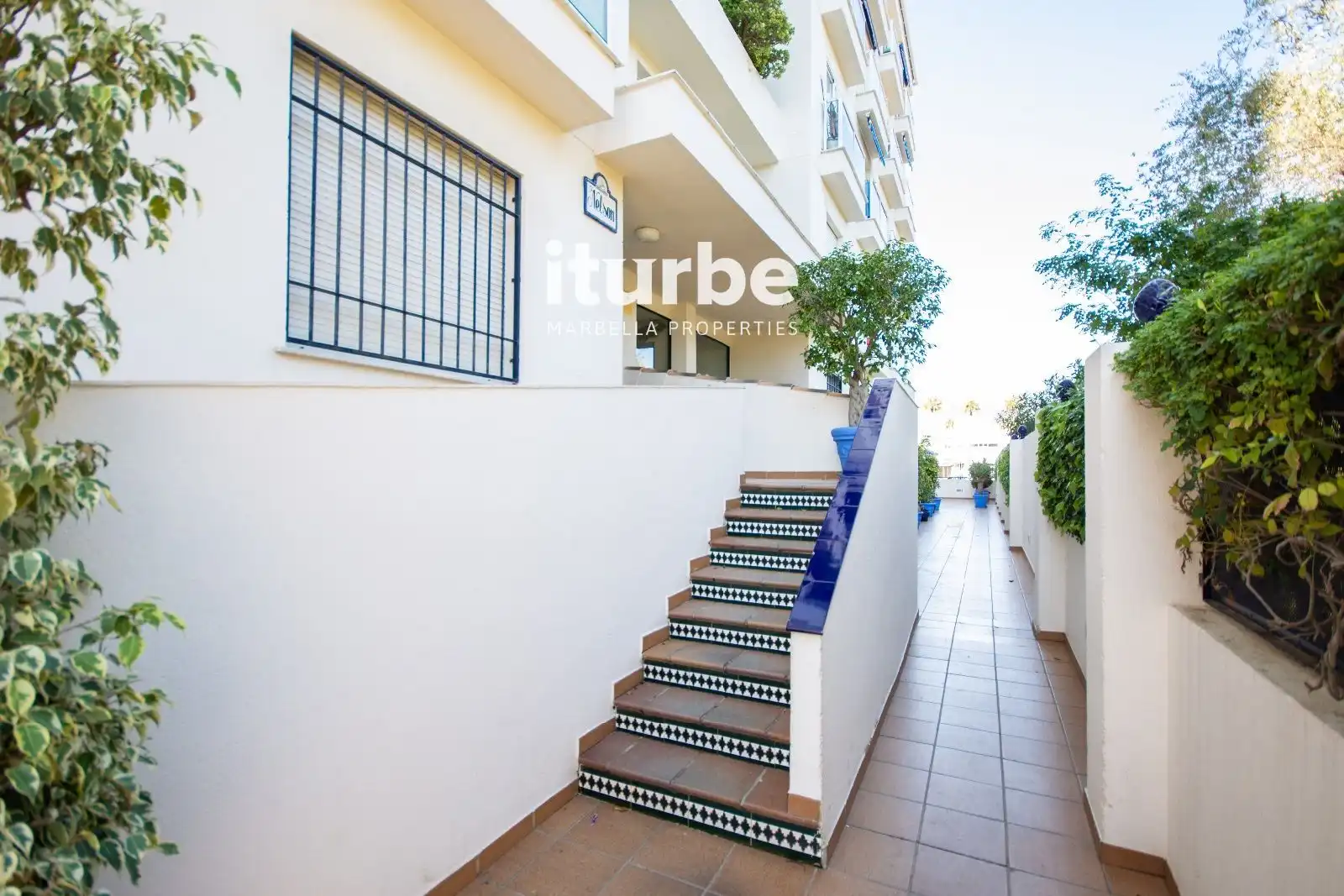 Vista exterior de Pis en venda en Marbella amb Aire condicionat, Calefacció i Piscina