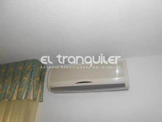 Dormitori de Pis de lloguer en Madrid amb Aire condicionat, Terrassa i Moblat