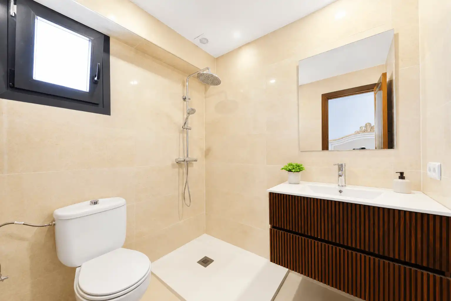 Bathroom of Apartments for rent in Manacor  with Air Conditioner and Balcony