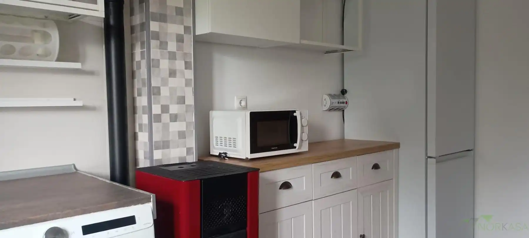 Cuina de Apartament en venda en Oviedo  amb Calefacció i Moblat