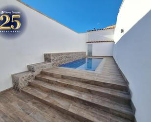 Swimming pool of Planta baja for sale in Sabadell  with Air Conditioner, Heating and Private garden