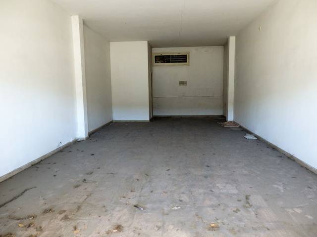 Local comercial en Alquiler en Les Comes