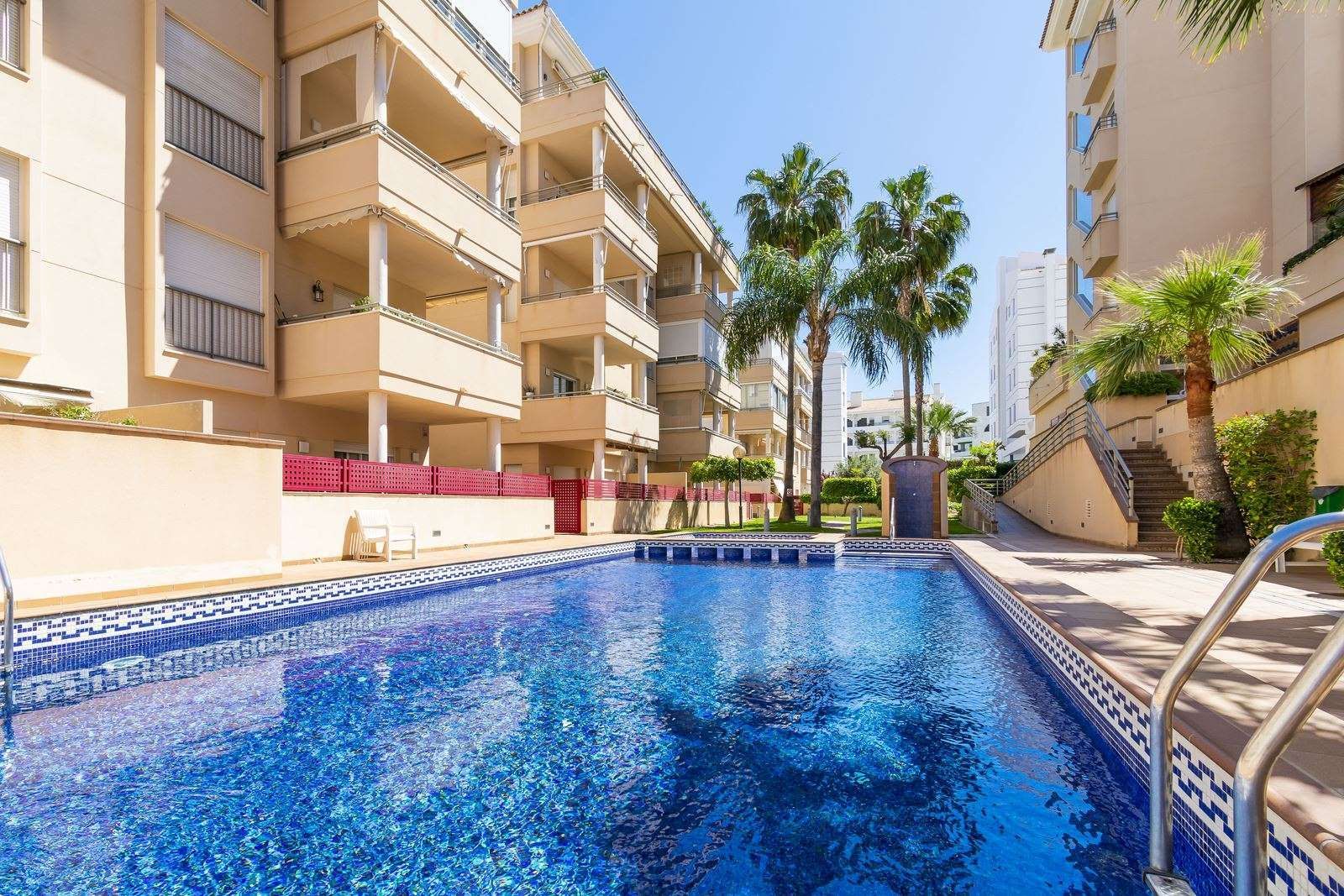 Piscina de Apartamento de alquiler en L'Alfàs del Pi con Aire acondicionado, Jardín privado y Terraza