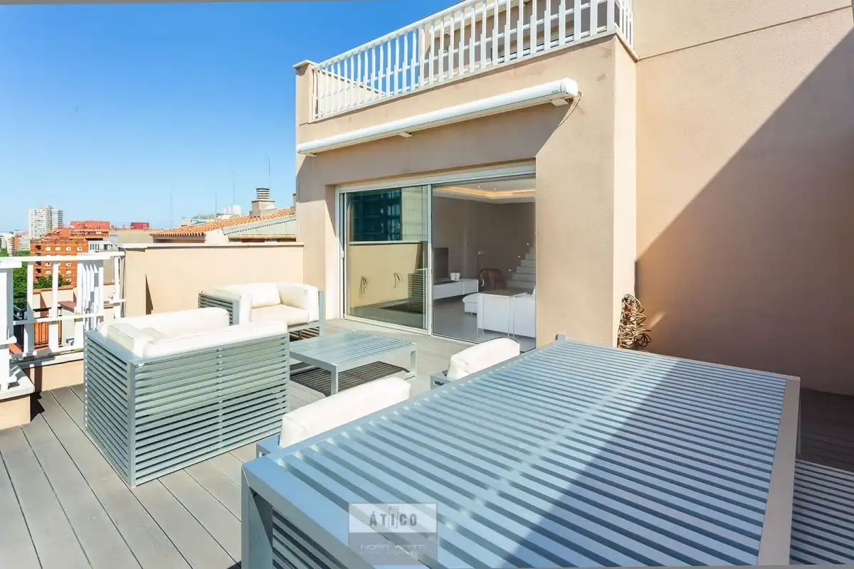 Terrasse von Dachboden zum Verkauf in Barcelona mit Klimaanlage, Heizung und Terrasse