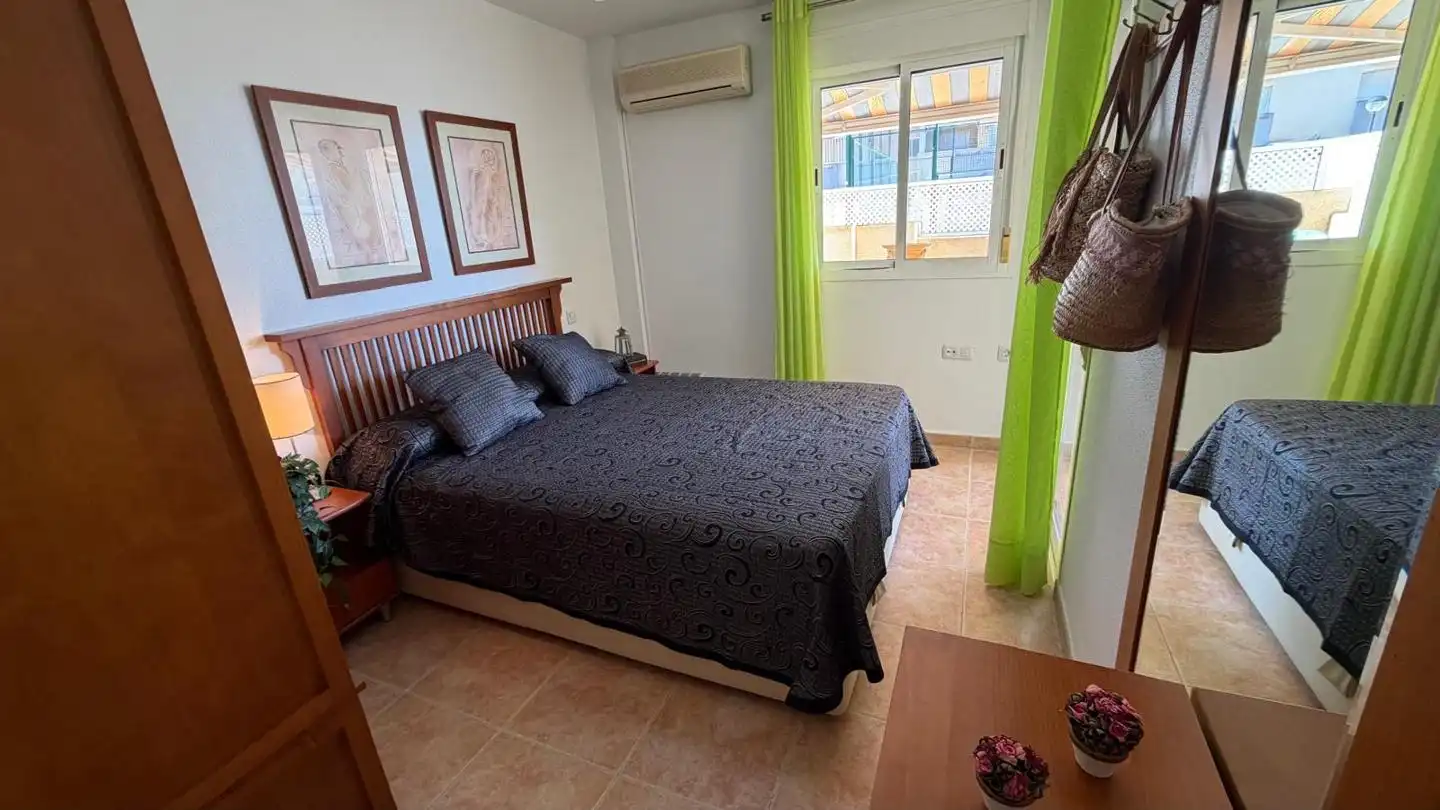 Habitación de Apartamento en venta en La Manga del Mar Menor con Aire acondicionado, Terraza y Trastero