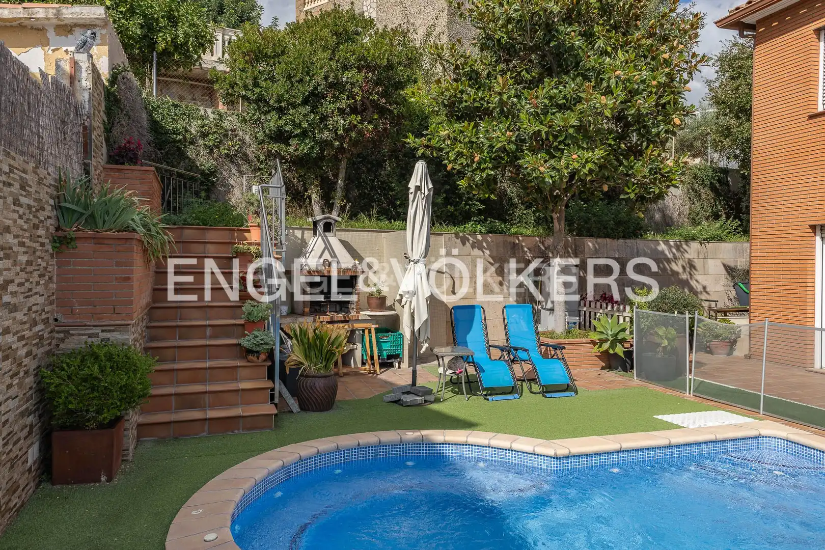 Swimming pool of Houses for sale in Sant Boi de Llobregat  with Air Conditioner, Heating and Private garden