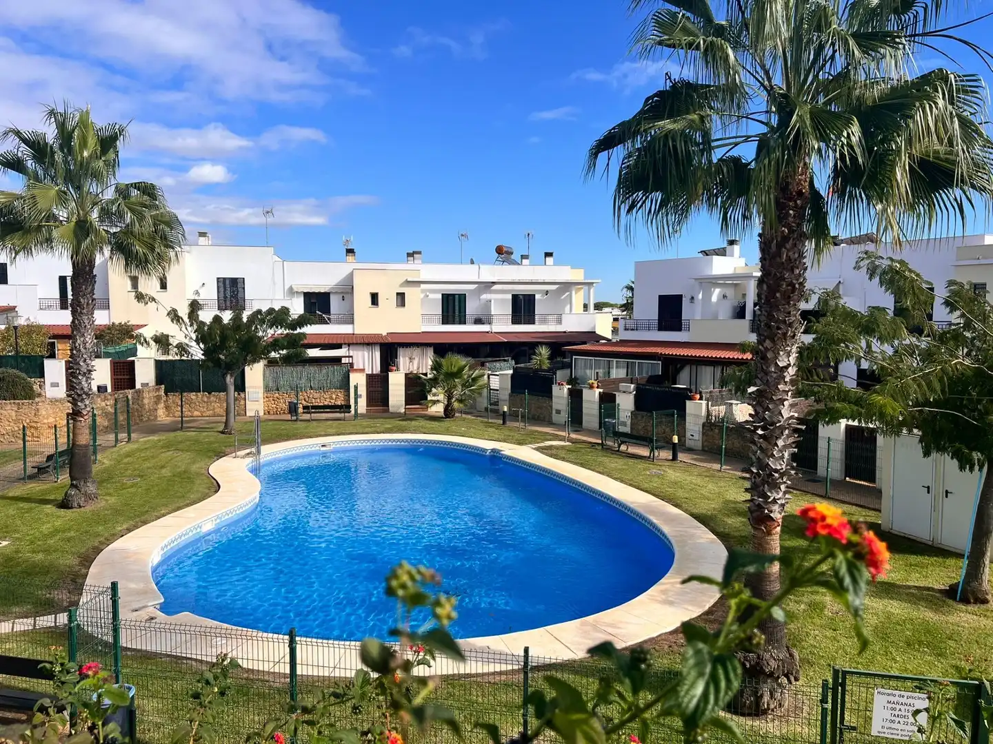 Vista exterior de Casa adosada en venta en Ayamonte con Aire acondicionado, Terraza y Trastero