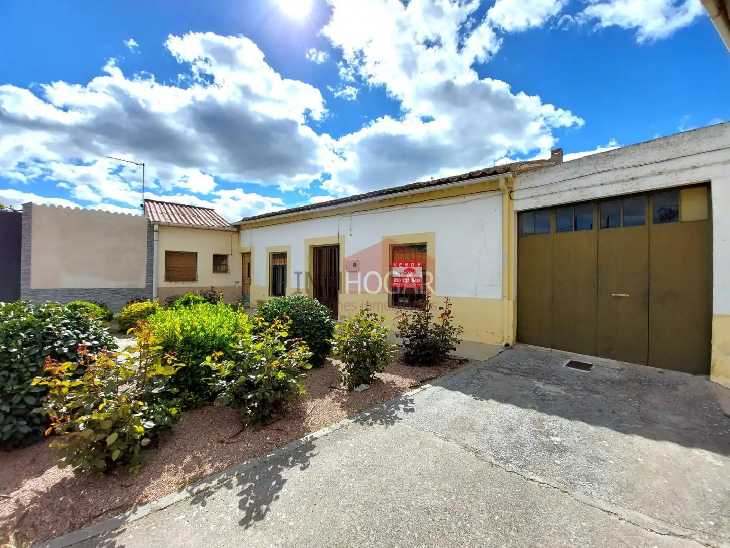 Vista exterior de Casa o xalet en venda en Palacios de Goda amb Calefacció, Terrassa i Traster