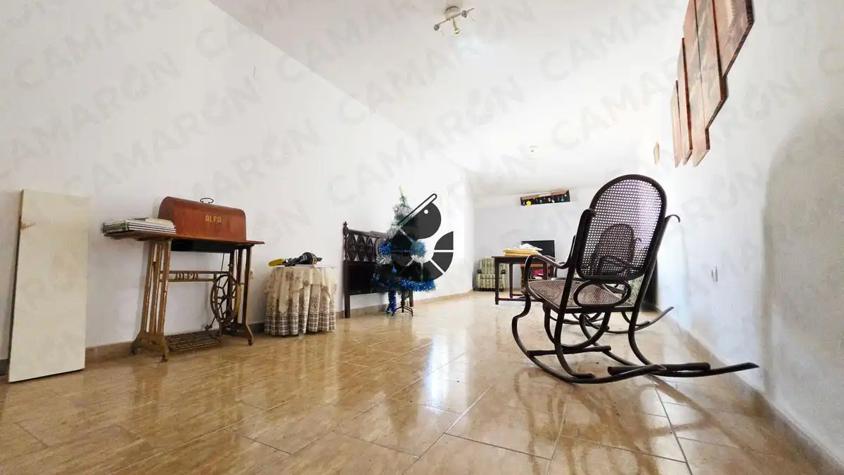 Sala de estar de Casa adosada en venta en Almensilla con Jardín privado, Balcón y Alarma