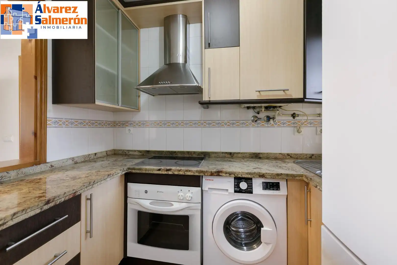 Cocina de Piso en venta en Armilla con Calefacción, Amueblado y Balcón