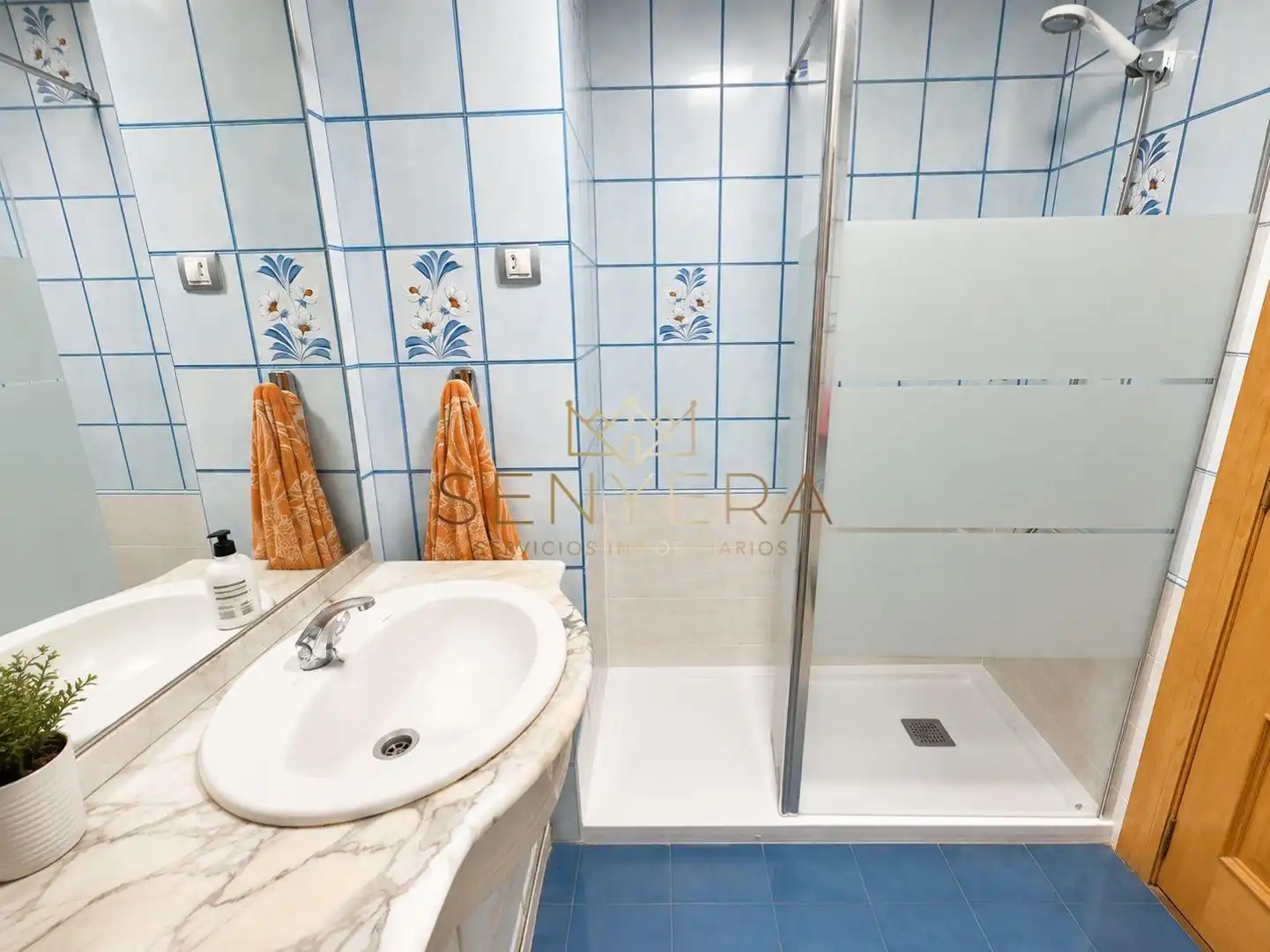 Bathroom of Flat for sale in Valencia