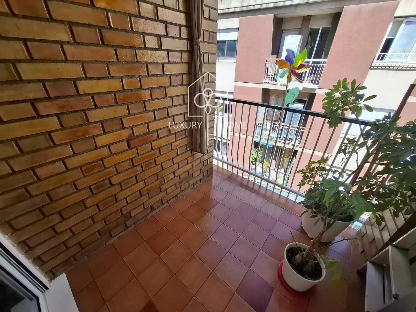 Terraza de Ático en venta en L'Hospitalet de Llobregat con Aire acondicionado, Calefacción y Parquet