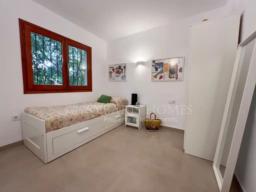 Schlafzimmer von Einfamilien-Reihenhaus zum Verkauf in Dénia mit Klimaanlage und Gemeinschaftspool