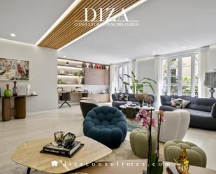 Sala d'estar de Pis en venda en  Madrid Capital amb Aire condicionat, Calefacció i Parquet