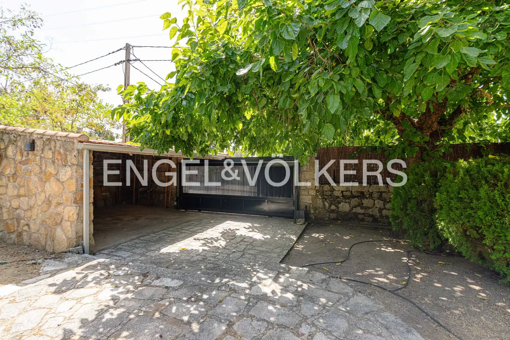 Terrassa de Casa o xalet en venda en Hoyo de Manzanares amb Calefacció, Jardí privat i Terrassa