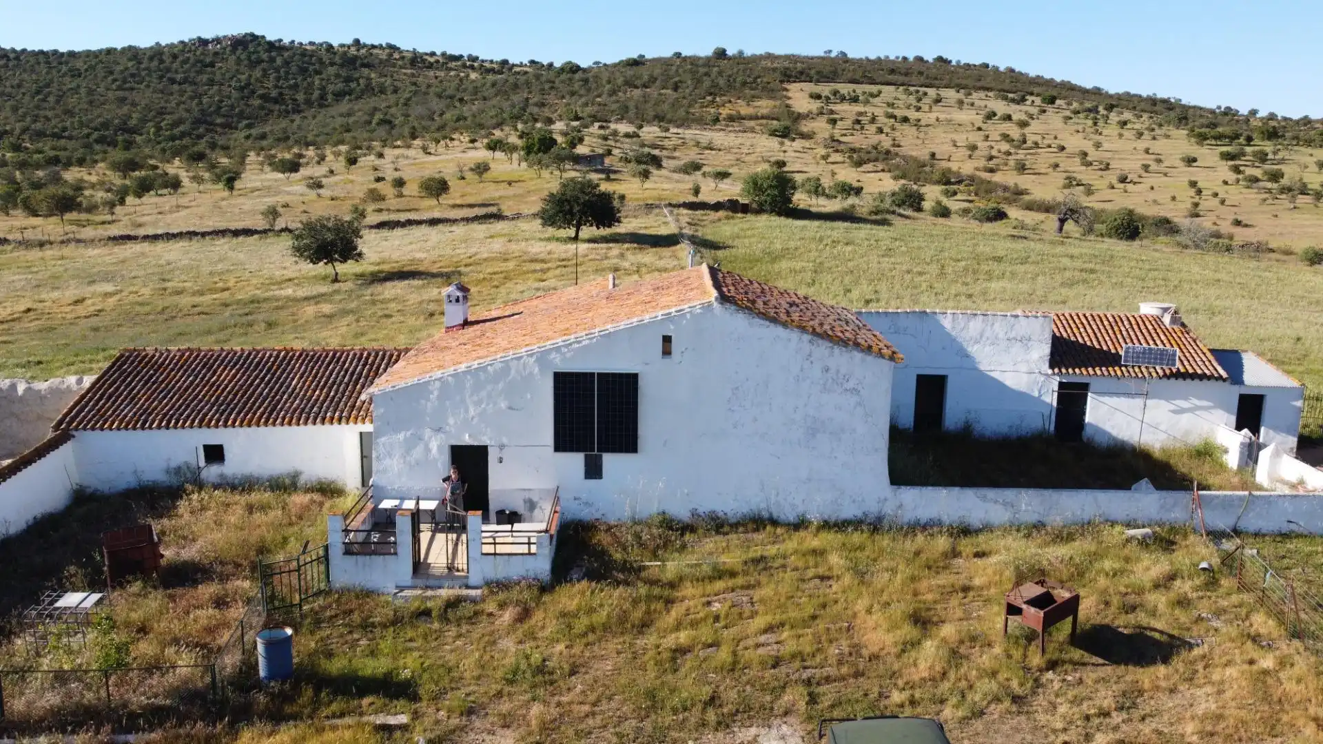 Vista exterior de Finca rústica en venda en Puebla de Guzmán amb Jardí privat i Moblat