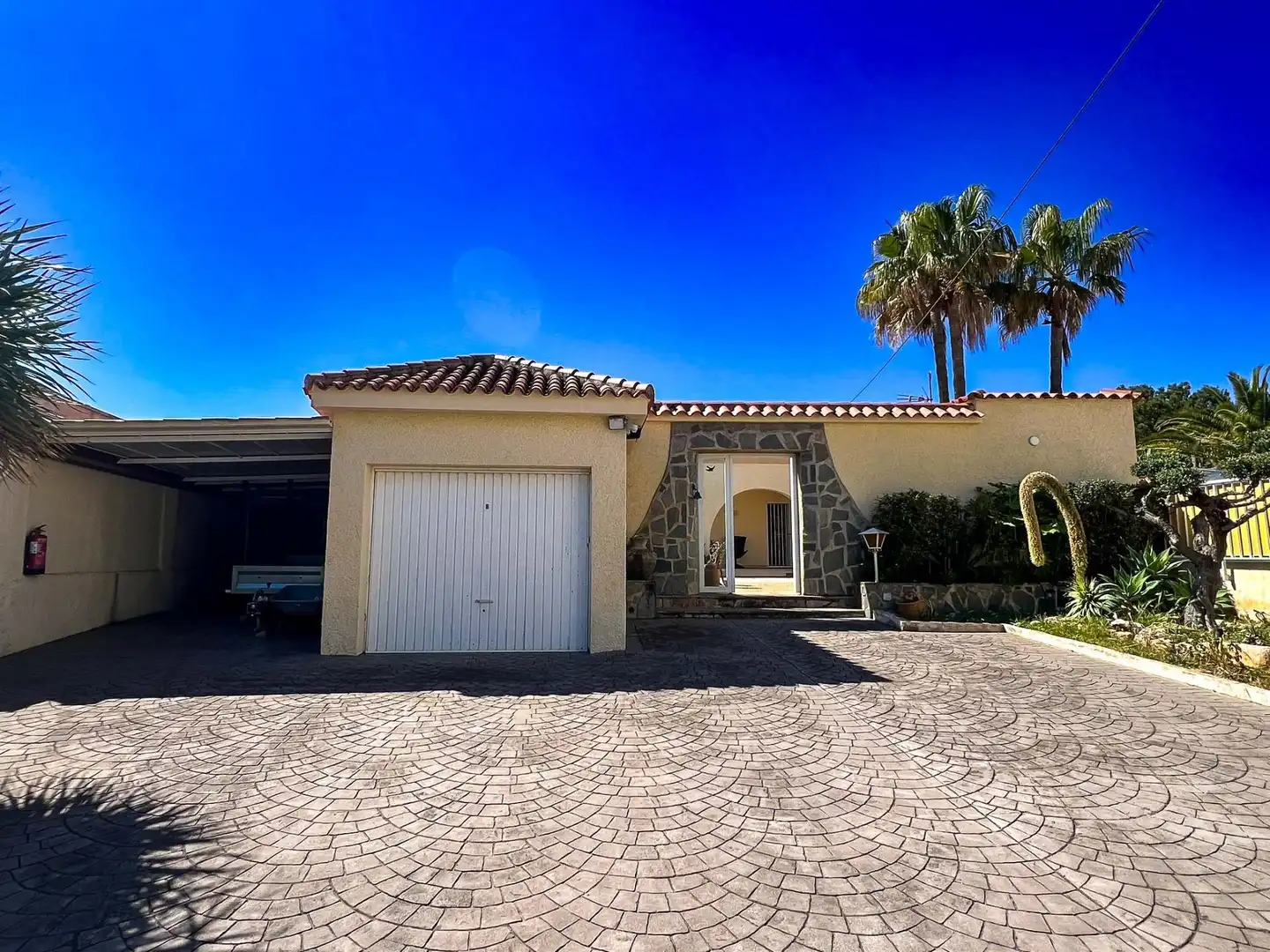 Vista exterior de Casa o chalet en venta en La Nucia con Aire acondicionado, Calefacción y Jardín privado