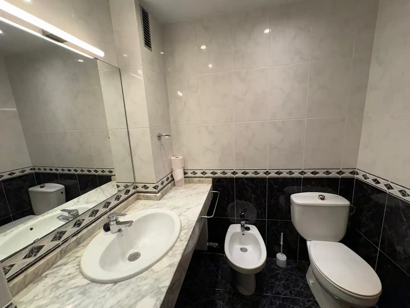 Bathroom of Flat for rent in Barcelona  with Balcony