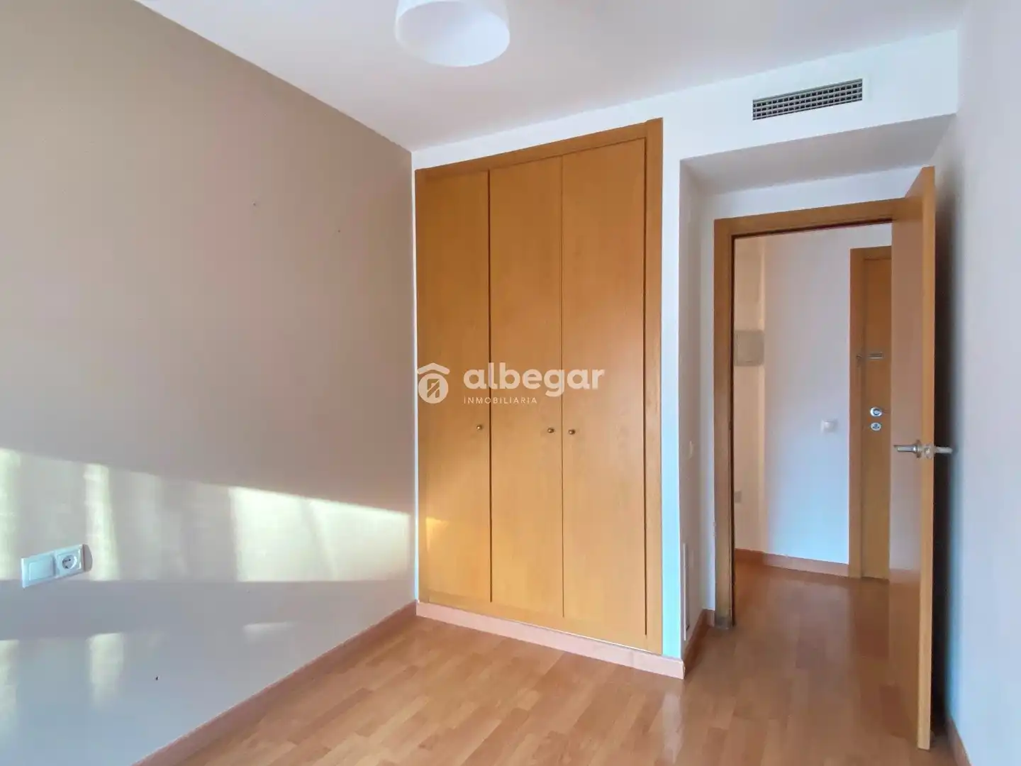 Habitación de Piso de alquiler en Valencia con Terraza, Lavadora y Balcón