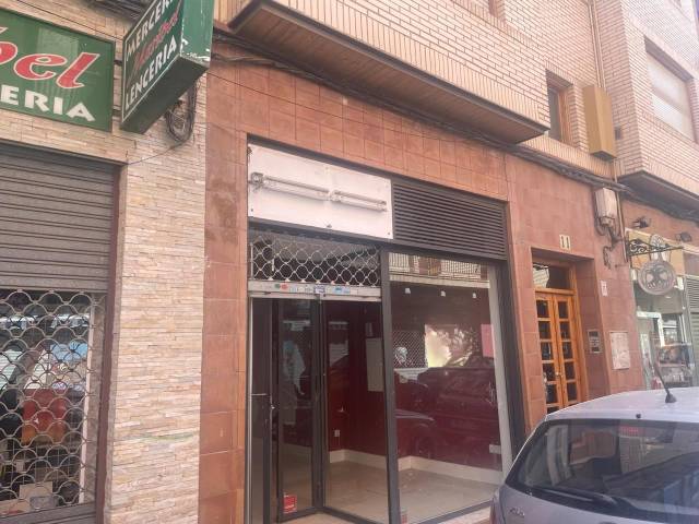 Local comercial en Alquiler en De María Guerrero en La Bozada – Parque Delicias