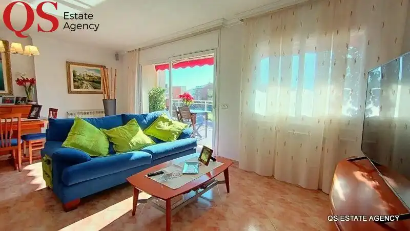 Sala de estar de Casa adosada en venta en Pineda de Mar con Aire acondicionado, Calefacción y Terraza