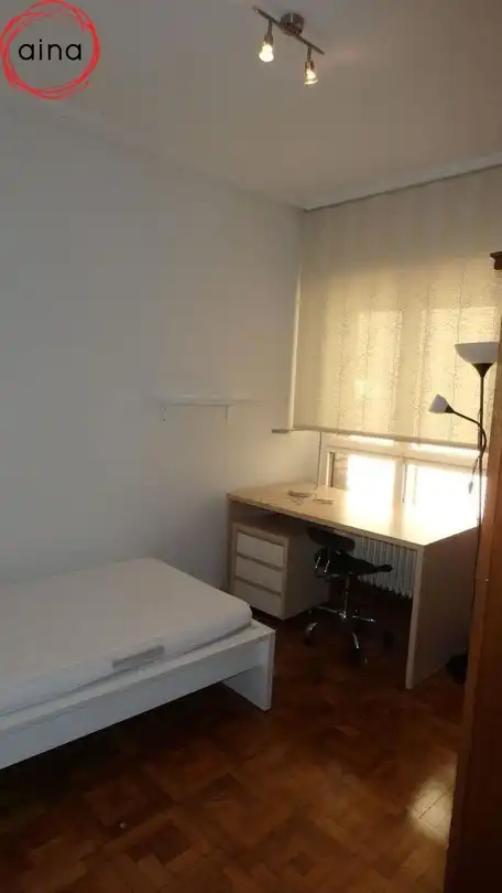 Habitación de Piso de alquiler en  Pamplona / Iruña con Calefacción, Terraza y Alarma