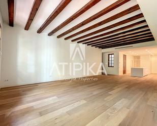 Exterior view of Flat for sale in  Barcelona Capital  with Heating, Parquet flooring and Oven