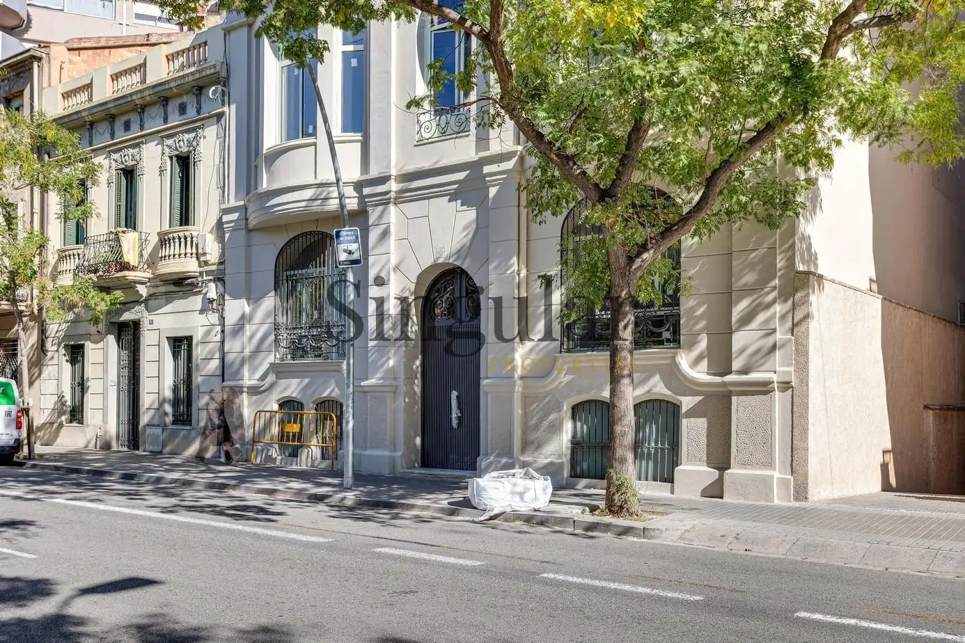 Vista exterior de Edificio en venta en Barcelona