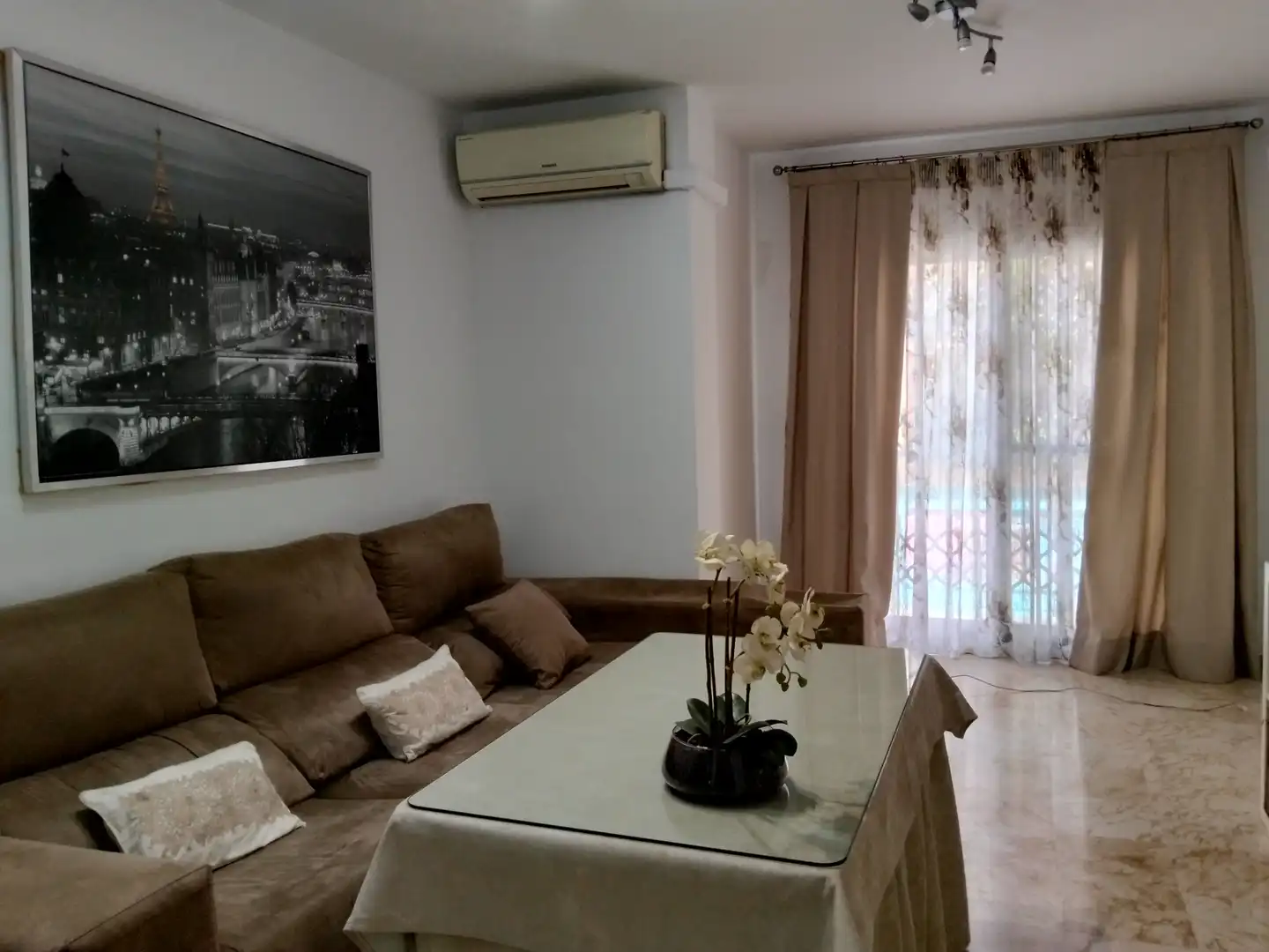 Sala d'estar de Apartament de lloguer en Málaga amb Moblat