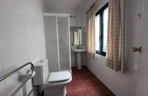 Badezimmer von Einfamilien-Reihenhaus zum Verkauf in Marbella mit Terrasse